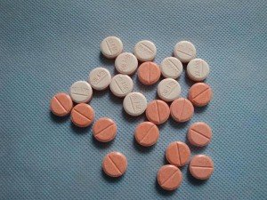 China_diclofenac_sodium_50mg_paracetamol_500mg_tablet20115311048346-600x450