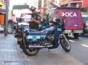 policia_federal_barrio_flores